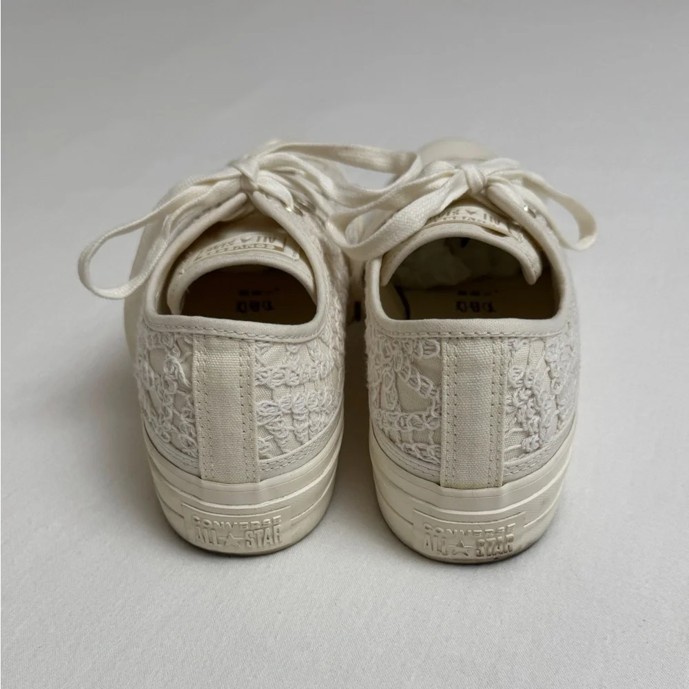 Converse Platform Low Tops In Off White Ivory Size 10 Boho Floral Embroidered